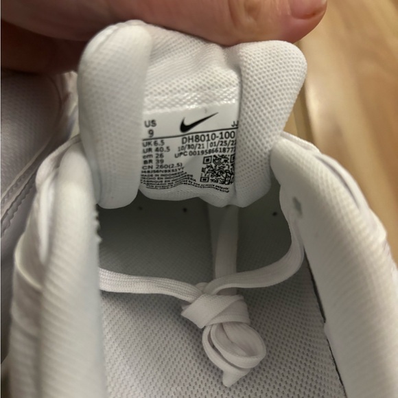 Nike Women’s Air Max 90 Sneakers in White Sizes 8.5 & 9 NWT - Picture 12 of 16